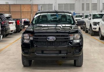 Xe Ford Ranger XL Màu Đen tại Bến Thành Ford Sài Gòn;