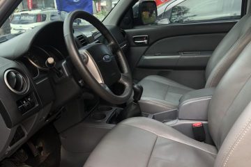 Ford Everest 2.5L, 1 cầu, số sàn, đời 2013, màu Ghi Vàng5