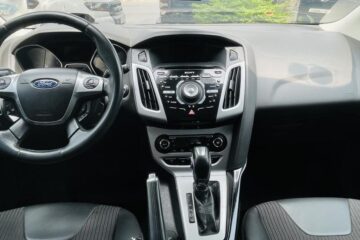 FORD FOCUS 2.0L SPORT 5 CỬA_SỐ TỰ ĐỘNG6